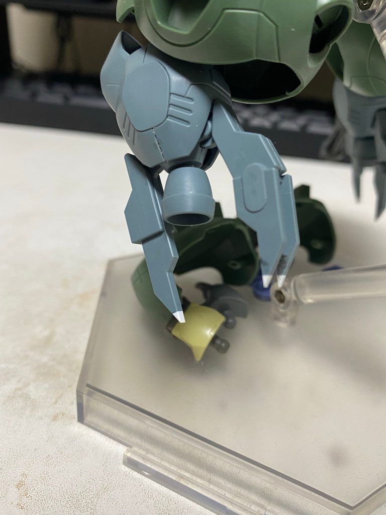 つま先はプラバンで延長＆尖らせています