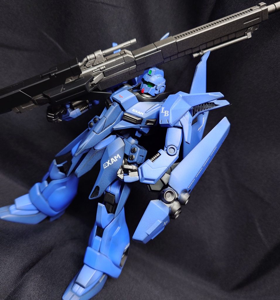 バウはキット自体が古く、なおかつ可変機という事で可動があまりよくないので、固定モデルと思ってご覧ください(gundam-kao9)ミキシング部としては、武装とヘッドパーツとなっています。胸部のエンブレムは削りとパテ埋めで消しています。