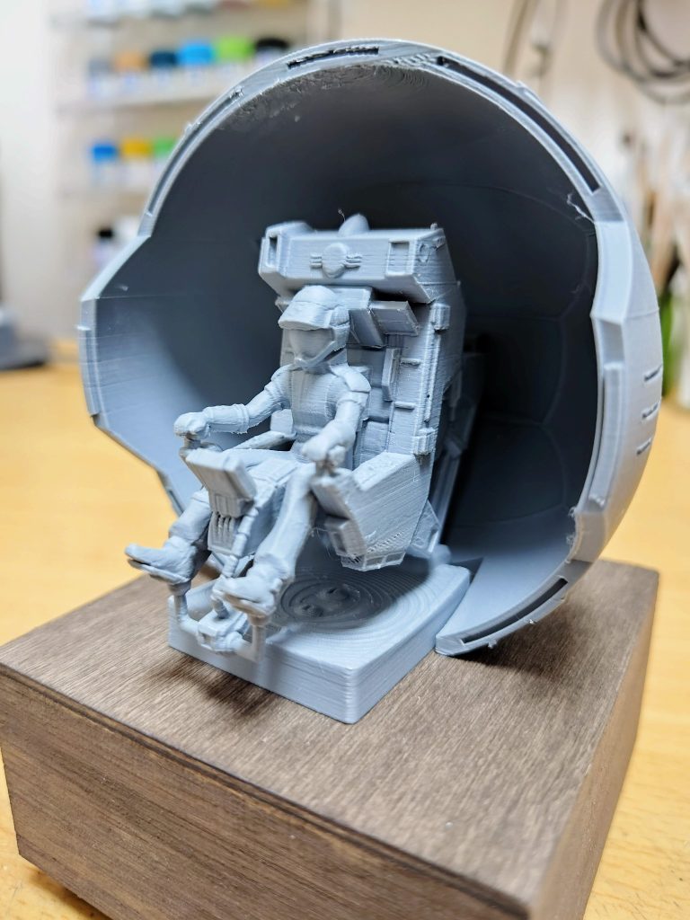 リニアシート部は、昔のガシャポンモデルを3Dスキャンした後、1/35相当の大きさに縮尺変更して、3Dプリンタで出力しなおしました。