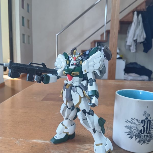 皆様、大変お久しぶりデス諸事情、右葉曲折あり(gundam-kao9)手に何もつかずWG30周年放送終了日に間に合わずやっと本日少しだけ塗装してみました。諦めずに5機コンプめざします。(gundam-kao3)（3枚目）