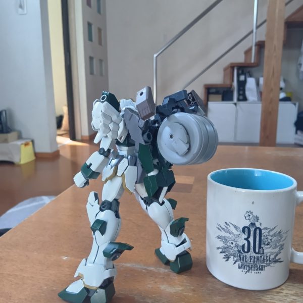 皆様、大変お久しぶりデス諸事情、右葉曲折あり(gundam-kao9)手に何もつかずWG30周年放送終了日に間に合わずやっと本日少しだけ塗装してみました。諦めずに5機コンプめざします。(gundam-kao3)（4枚目）