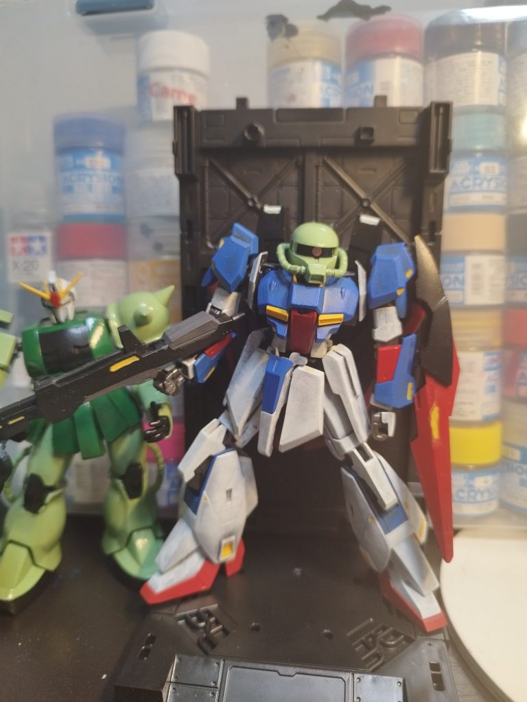 最後にΖザクで。最後までご覧頂き、ありがとう御座いました(zaku-kao8)