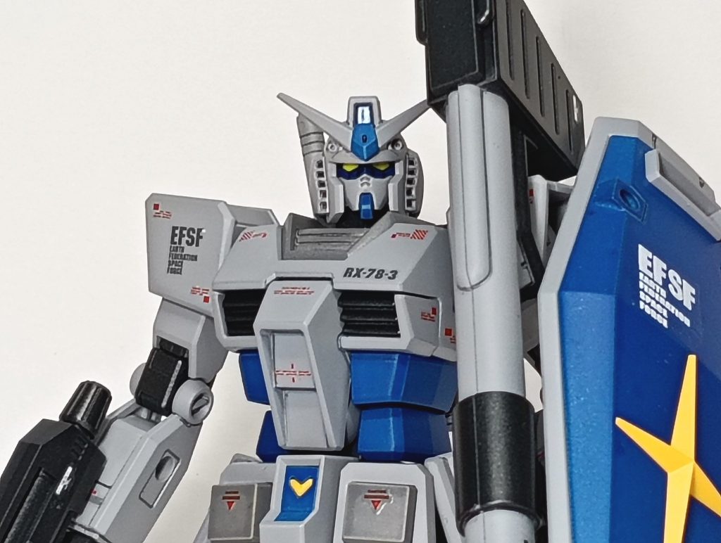 メインのグレーのカラーは、グレーサーフェイサー1000を使いました。このグレーサフの色がG-3ガンダムにぴったりなのではと思い、製作してみました。思った通りいい感じの色で完成できました😊今回の使用カラーは、グレーサフ1000、MSグレー連邦系、MSブルー、ニュートラルグレー、MSイエロー、蛍光イエロー、蛍光クリアー、蛍光ピンクです。