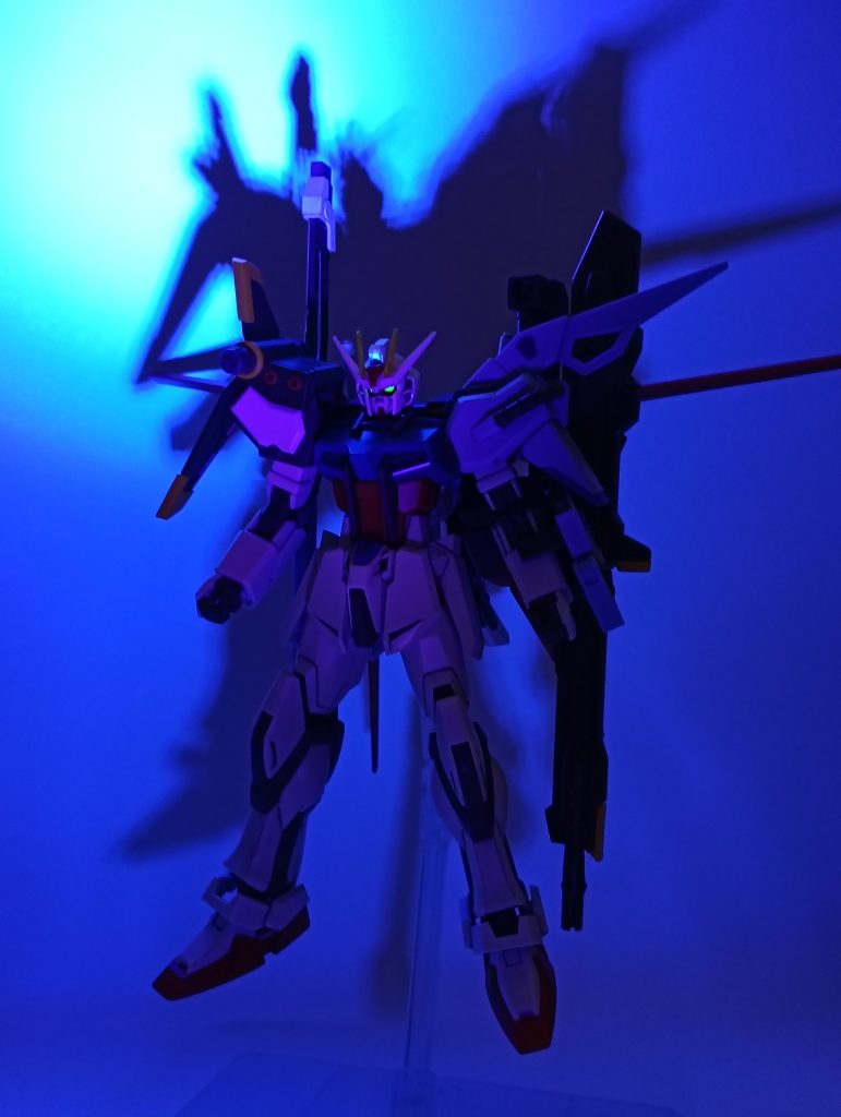 今回は換装が激しいのでデカールは貼っていません。スミ入れと半光沢トップコートしてあります。