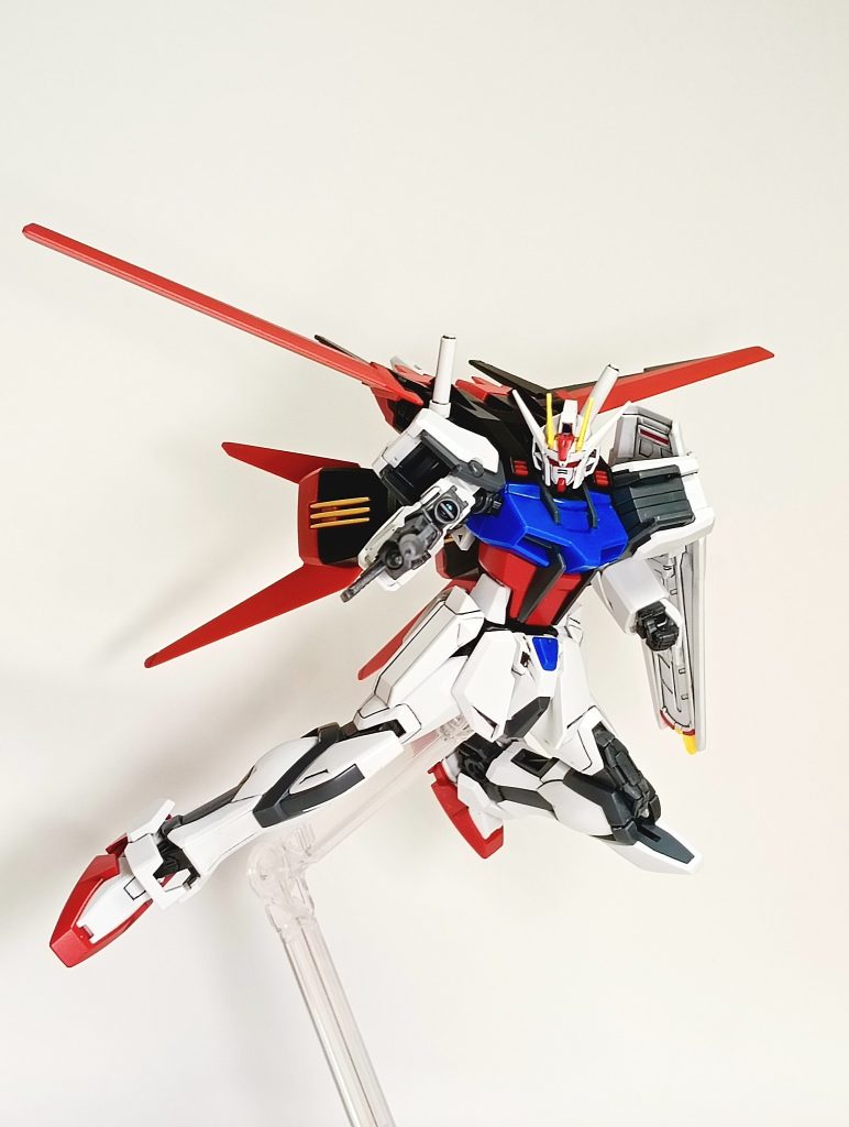 エールストライクガンダム。エントリーグレードですが、とても可動が良いです😸