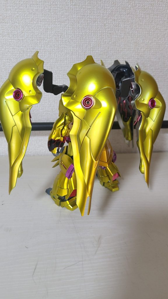 解りづらいですが、金色は3種類に分けて作成してあります。①ジェラルミン+クリアーイエロー②スターブライトゴールド+クリアーイエロー③スターブライトブラス+クリアーイエロー更にクリアーイエローの塗り重ね回数を変えて部分的に濃淡も表現したかったのですが、難しくて同じ感じになっちゃいました。