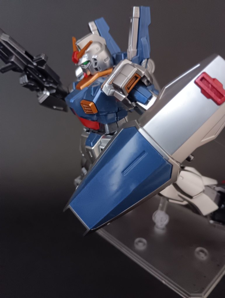 シールドを装備！！　ちなみにシールドは差し替えで伸縮できますよ！！