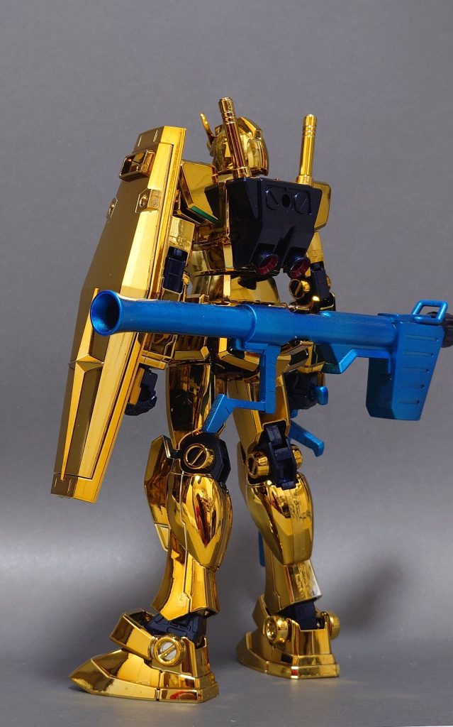 関節やバックパック、マニピュレーターはガイアのプリズムブルーブラックを使ってます。蒔絵の装飾を思い出して金色には艶のある紺色が合うのでは？と思いチャレンジし割と良い感じになりました。