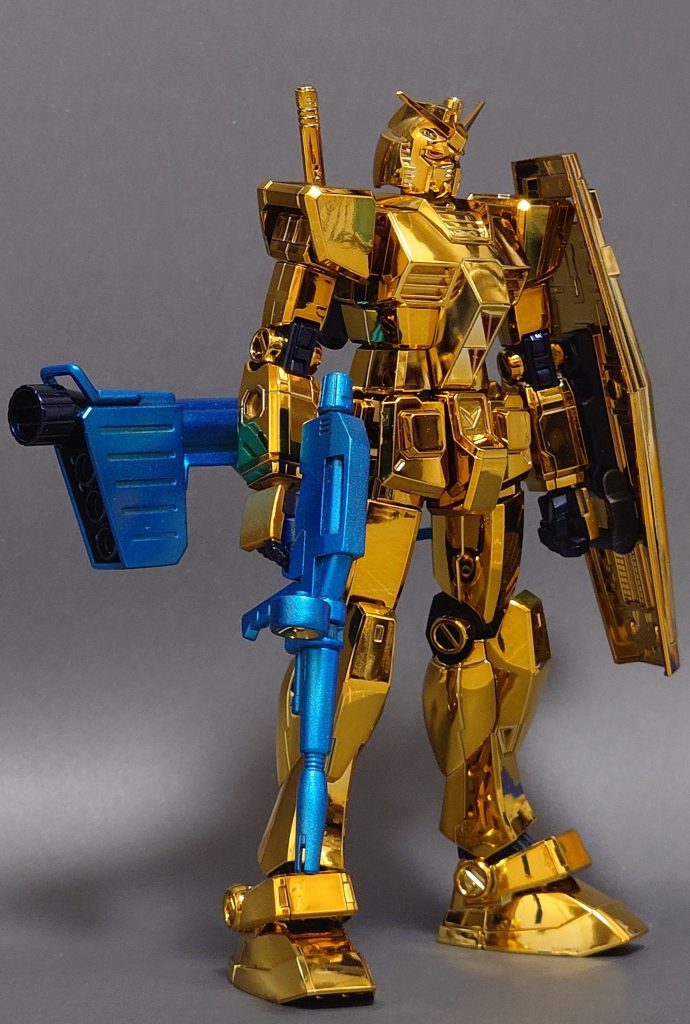 武器はシルバー(ガイア)→クリアブルー(クレオス)で塗装。メッキパーツはどうしてもゲート跡が気になるのでハセガワのフィニッシュシートで処理しました。