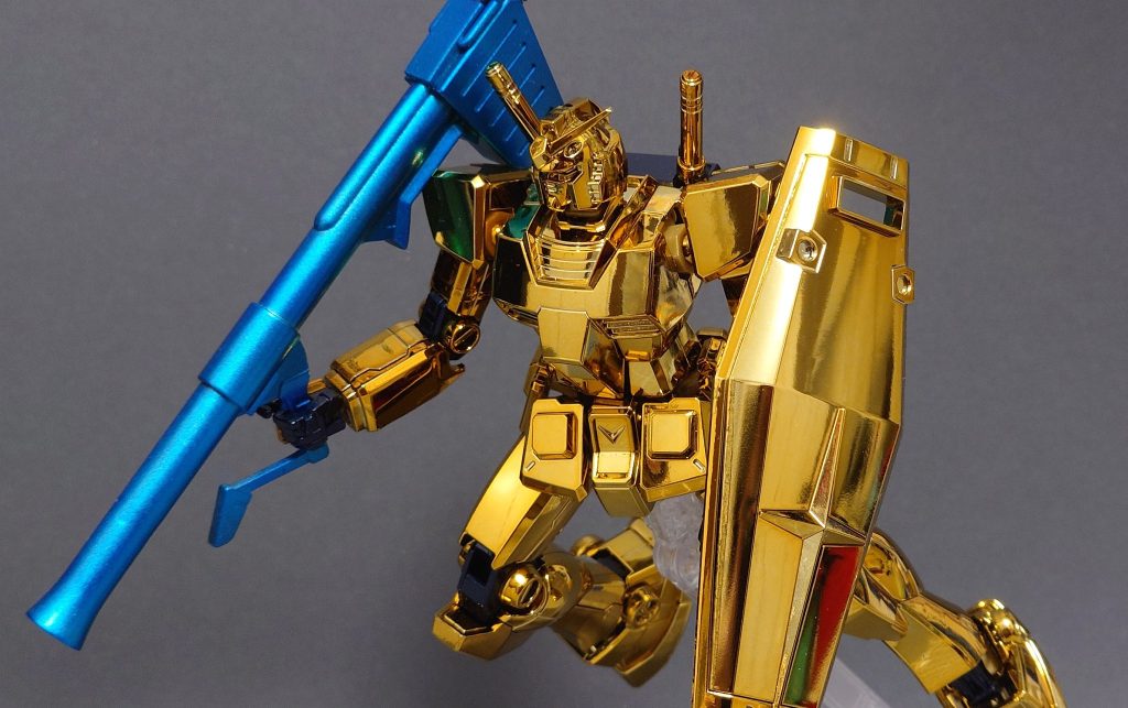 ハイパーバズーカ装備ver.ご覧いただきありがとう御座いました！今回初めてプリズムブルーブラックを使ってみたのですが高級感があり非常に好みでした。あとフィニッシュシートでのゲート隠しは思ったより根気が要るのと、近くで見るとやはり目立ってしまうのが課題でした。ゲート跡を含むパネルラインごとに処理する方がまだマシかもしれません。