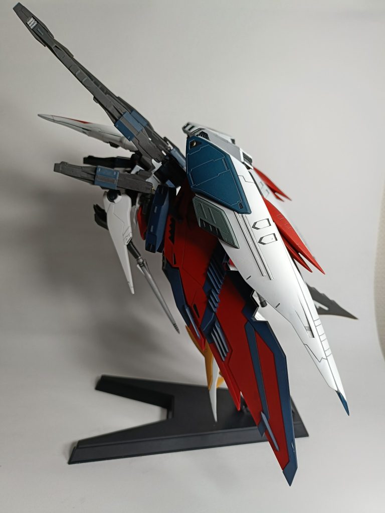 肩のメイン武装をフラウロスのレールガンにしたのはダインスレイヴでシノの仇を取りたかったからです。地味に砲身を延長して後部の弾頭も改造してみました。シノの最後悲しすぎます⋯(gundam-kao9