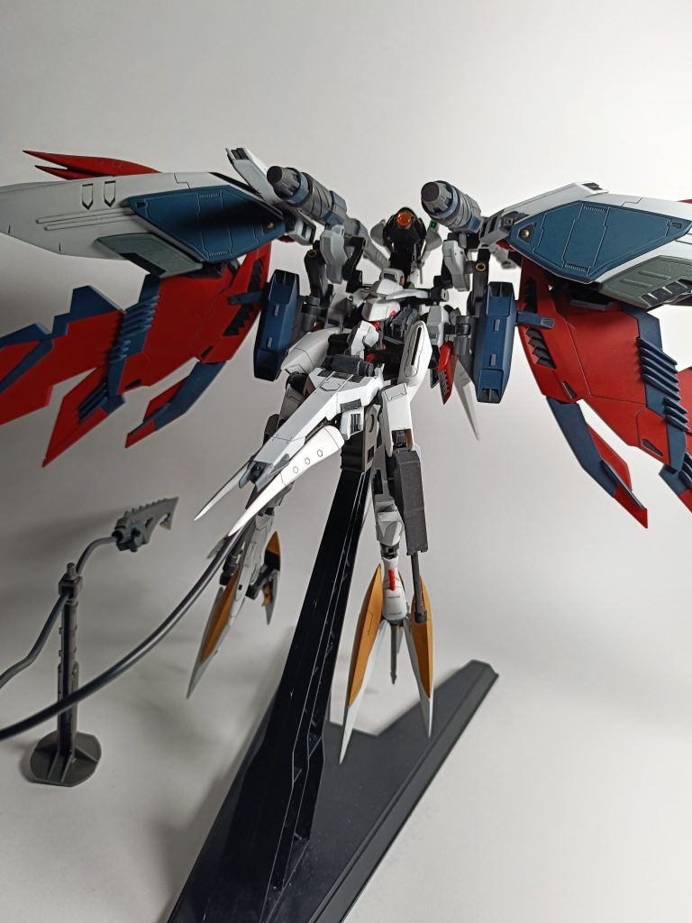 アニメの中ではそんな設定って感じで作りましたが私自身はこの機体を「キルラスタル」と呼んでいます。名前の通りの目的の為だけに作りました。バルバトスと合体後地上からダインスレイヴでラスタル・エリオンを狙撃します！そんなこと出来るか分かりませんがやってもらいますww&nbsp;