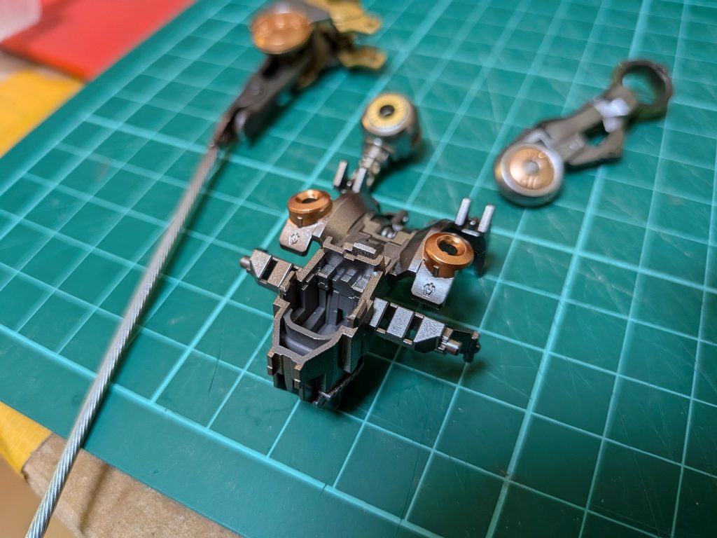 上半身内部フレームの塗り分けです。