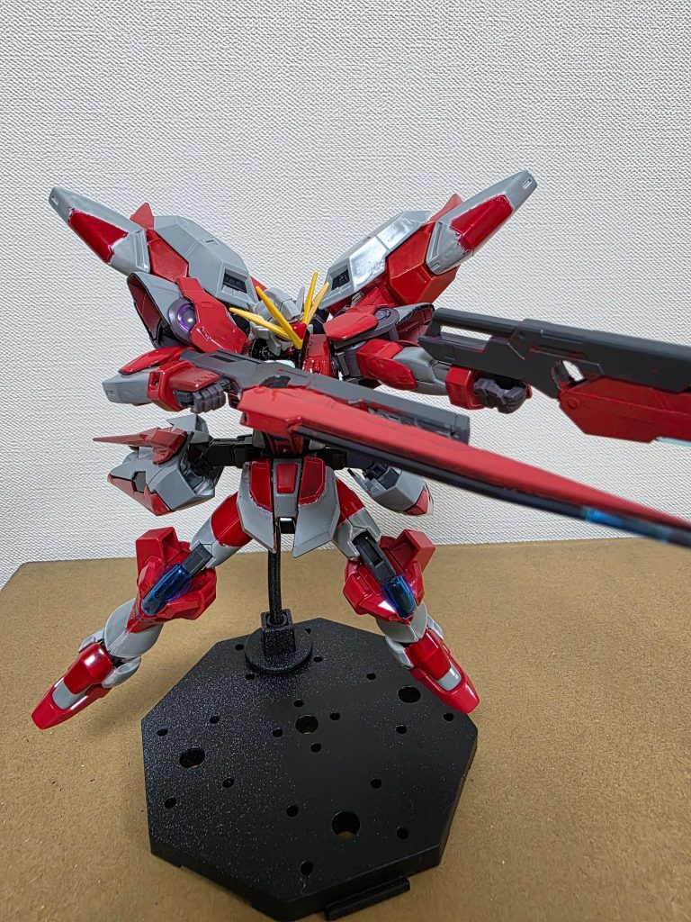 4機の大型ブースターによる高速戦闘をするというイメージです。かっこいいぞー