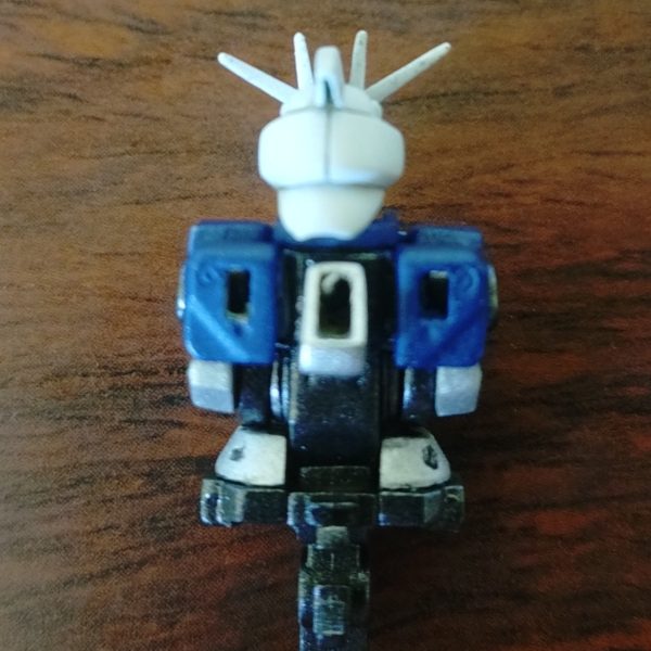 ニューガンダムの改造の途中経過。顔大分弄ってそこそこ満足。フリーハンドだと若干ズレも出るけど、ハイニュー名乗って差し支えないんじゃないかな。体は最初投稿のから作り直しました。（6枚目）