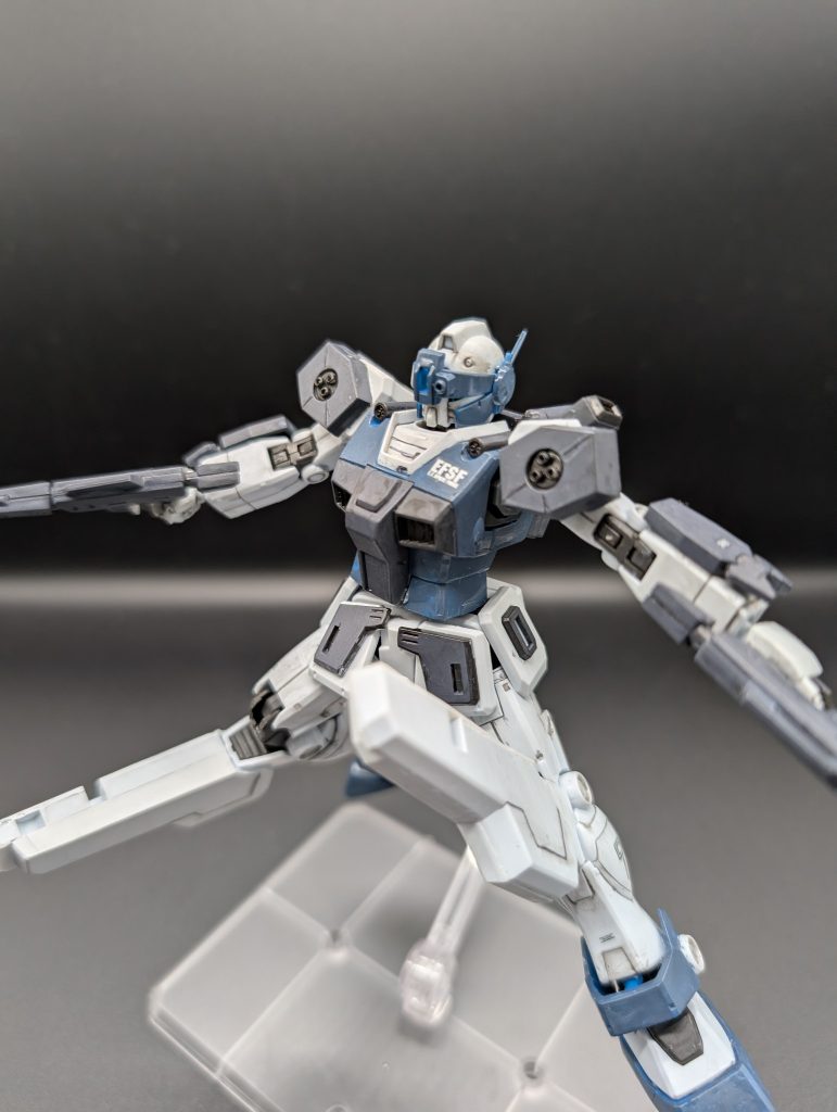 大型ガーディアンシールドのガトリングキャノンは両肩へ、胴体のマシンキャノンがサブ兵装になります。