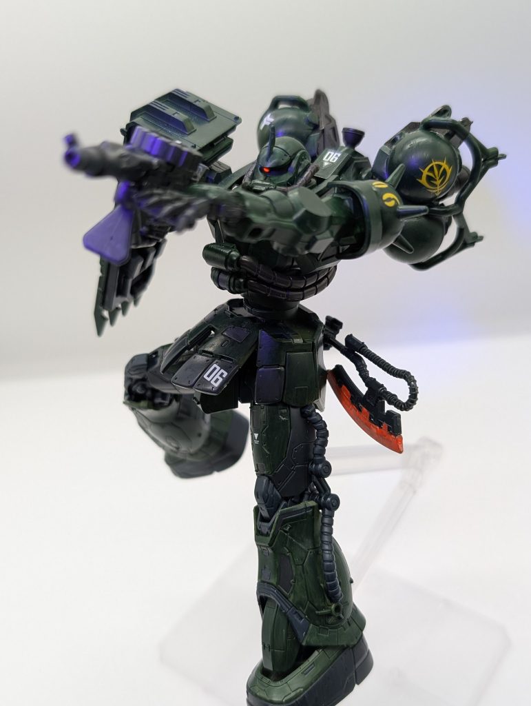 武装はザクマシンガン