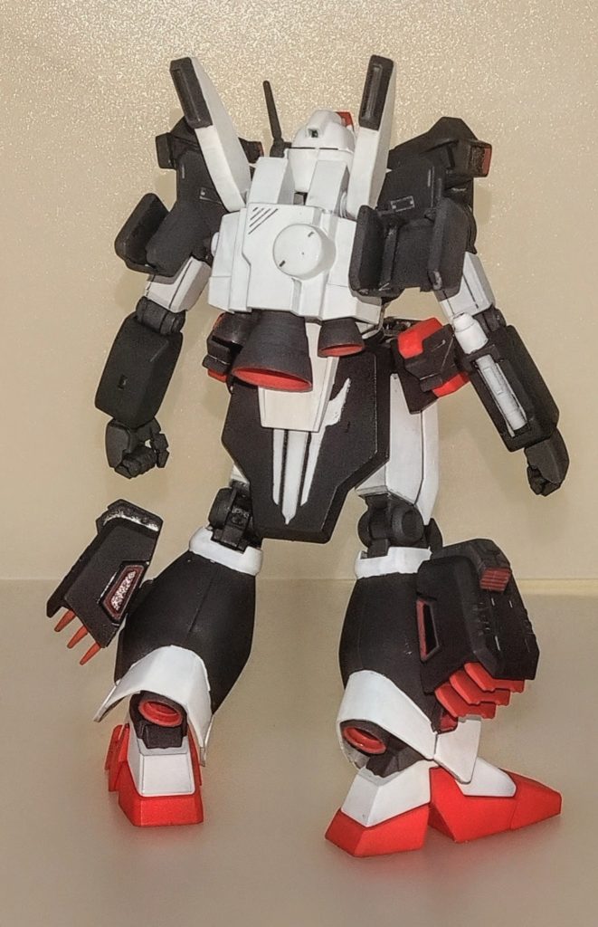 背面。主に連邦系のガンプラのパーツ及びビルダーズパーツ等を用いた工作がメインですが、一部のパーツはプラ版工作も行なっています。