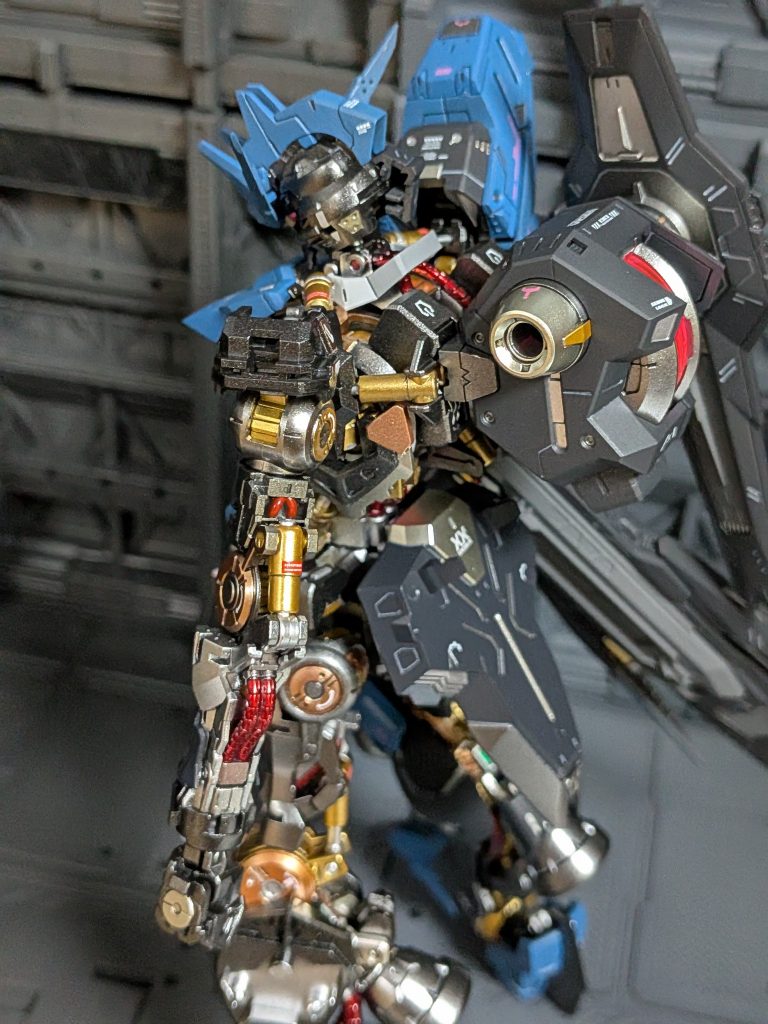 内部フレームにもいくつか水転写デカールをはりました😁足のバーニアの外側はスターブライトシルバーで材質の差別化をしてみました。