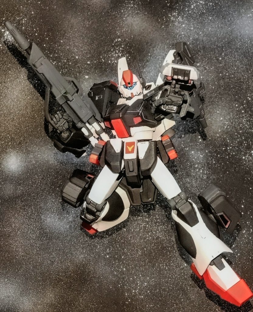 宇宙用バックでアクションポーズ。&nbsp;