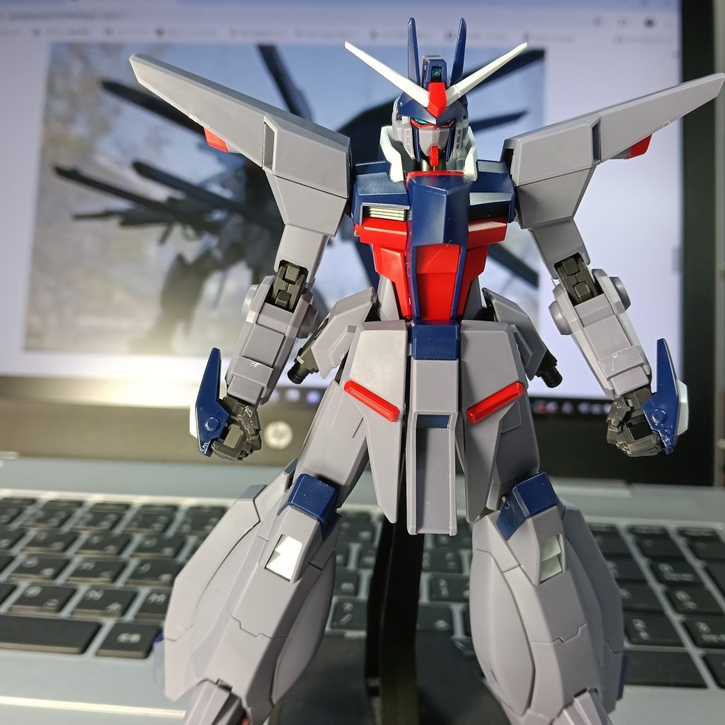 特に下半身が重厚な感じなので陸戦用バックパックも似合いそう。ガナーウイザードとか行けるかも？