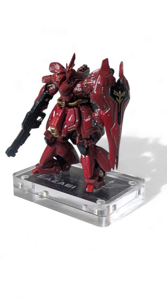 今回はデカールもいくつか使用しました。RGサザビーのもののほか、手持ちの1/144のものを。