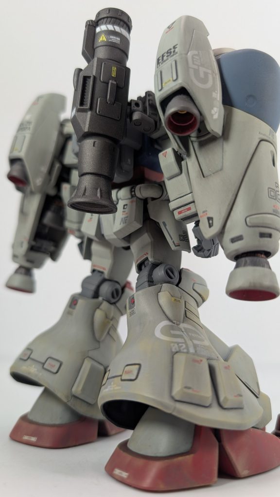 【GP02】のデカール、余っても使い道が思いつかないので足とかに無理矢理貼っちゃいました(zaku-kao4)