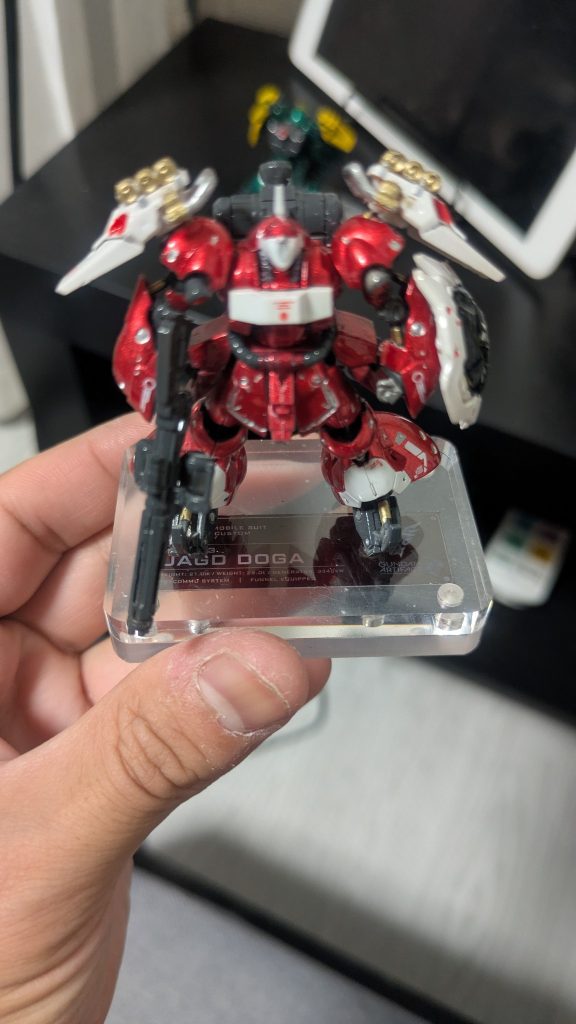台座をセリアのマグネットアクリルフォトフレームとインクジェットクリアステッカー紙で作成しています。ヤクト・ドーガの足裏と台座にネオジムを埋めて、安定させています。