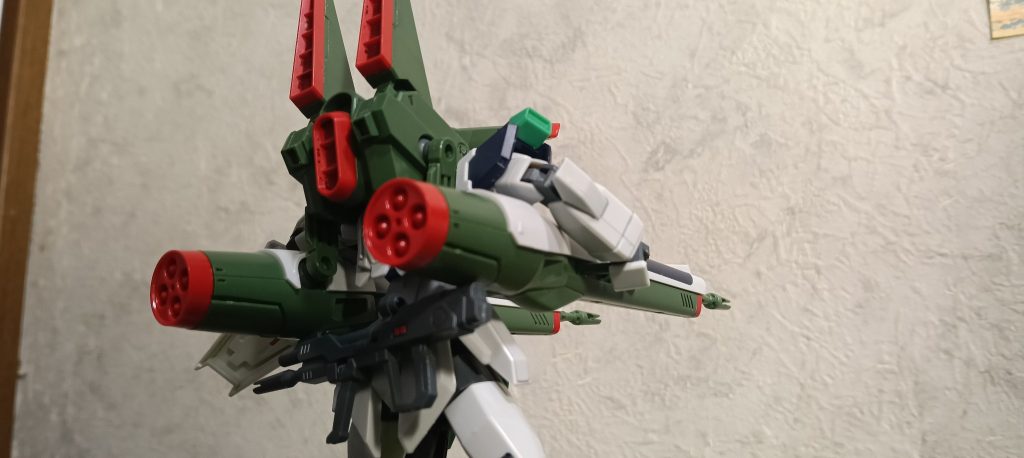 バックショット。重厚感が素晴らしい