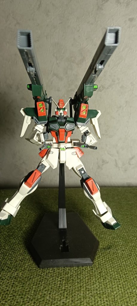 初代バスターでパワーアームがあった所にはビームガン2丁&nbsp;腰部マウントを無駄にしないエコな設計コックピットをザクの物に入れ替えたり良いものは残し継続させる素晴らしいZAFTの理念…なのか？