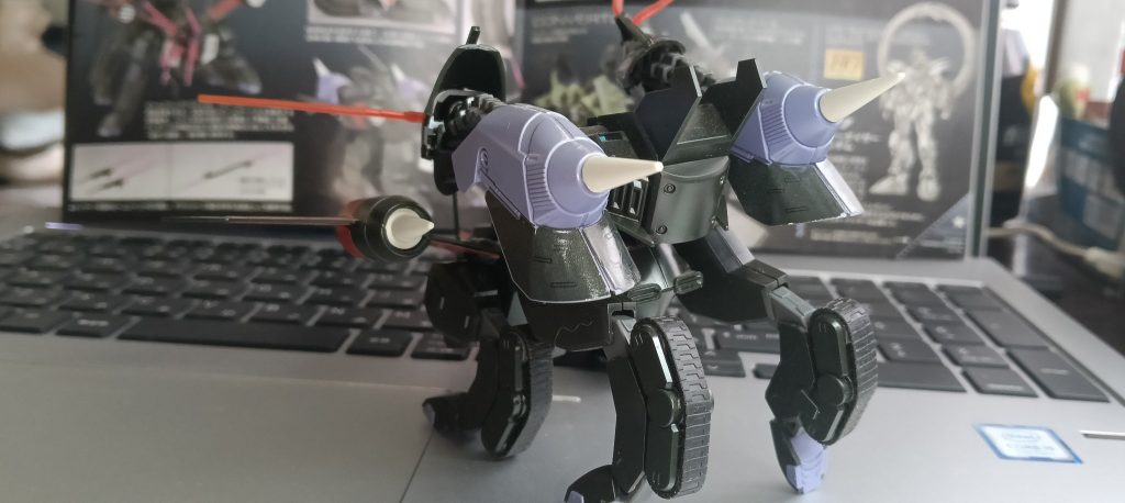 機体バランスを取る長い尻尾があったと思っていたのは気のせいか。機体後部、ウィザード外すと何もない