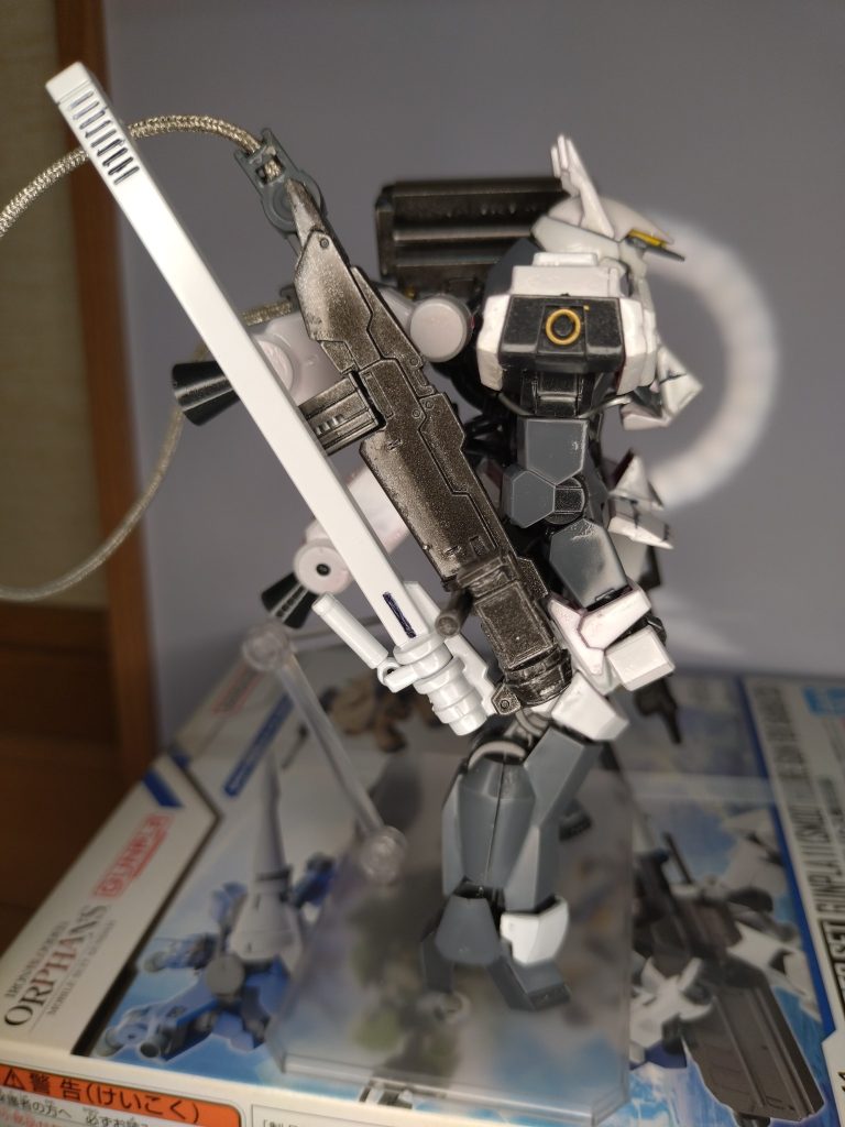 横から