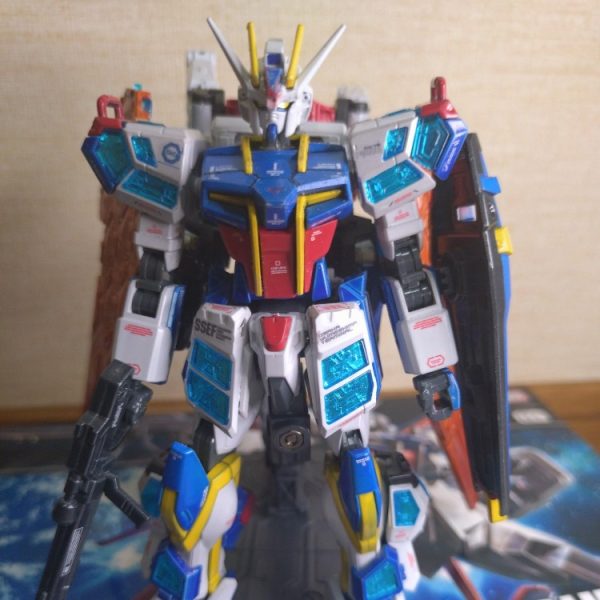 去年作成した、グラスフェザー装備ストライクガンダム
