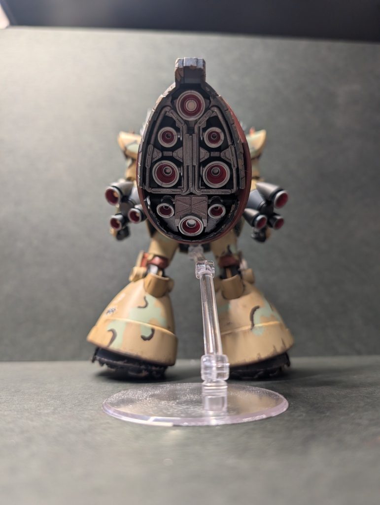 バーニアに関して、バーニアは成型色で内部はレッドメタリックを筆塗り。フレームはガンダムマーカーのヘビーガンメタを吹き付けてます。