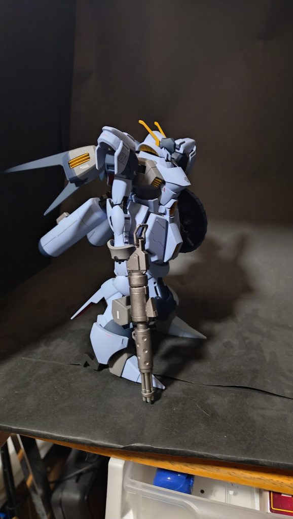と言う設定をガンプラ出来上ってから考えた。　ジャンクパーツや余剰、余ったパーツを入れてる箱が溢れそうになったのでジャンクパーツをメインに使用してでっち上げた