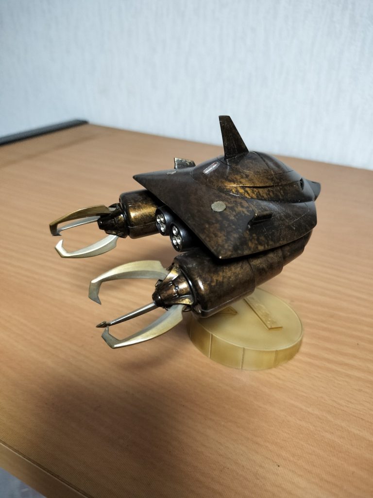 なので今回は頑張りました。　元の形は壊したくなかったので、できる限り元のパーツを使いました。