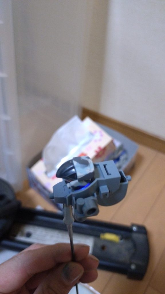 胴体の中にボタン電池の電飾を入れてあります