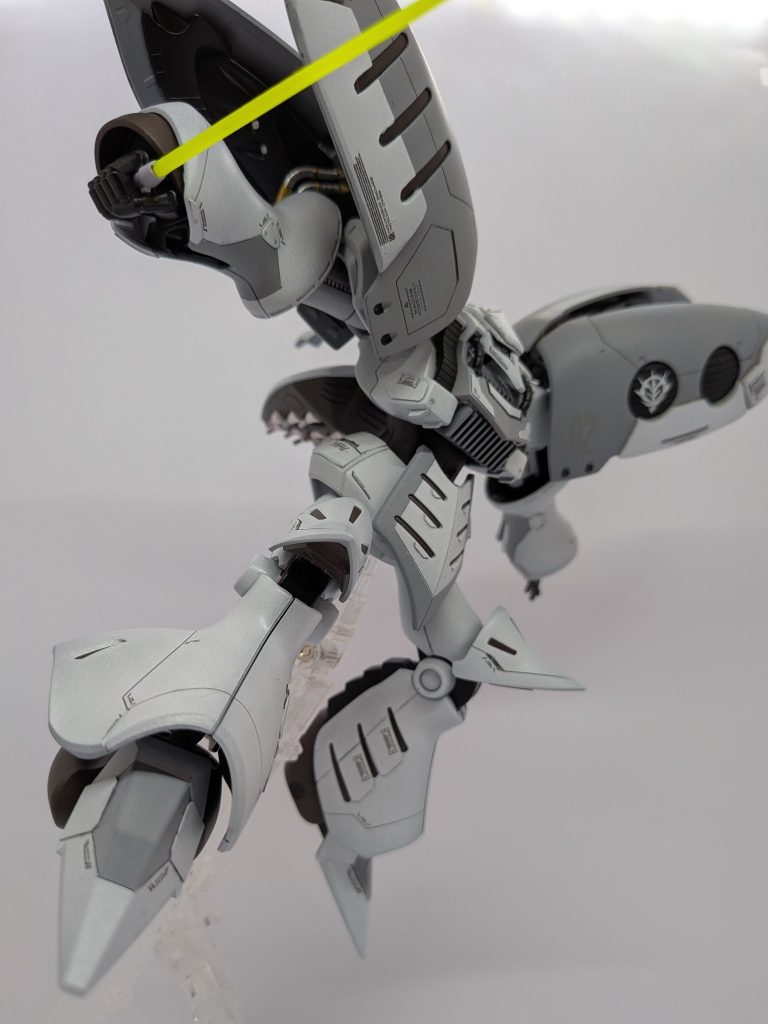 全身にプラ版とパネルライン追加で情報量を増やしてます。