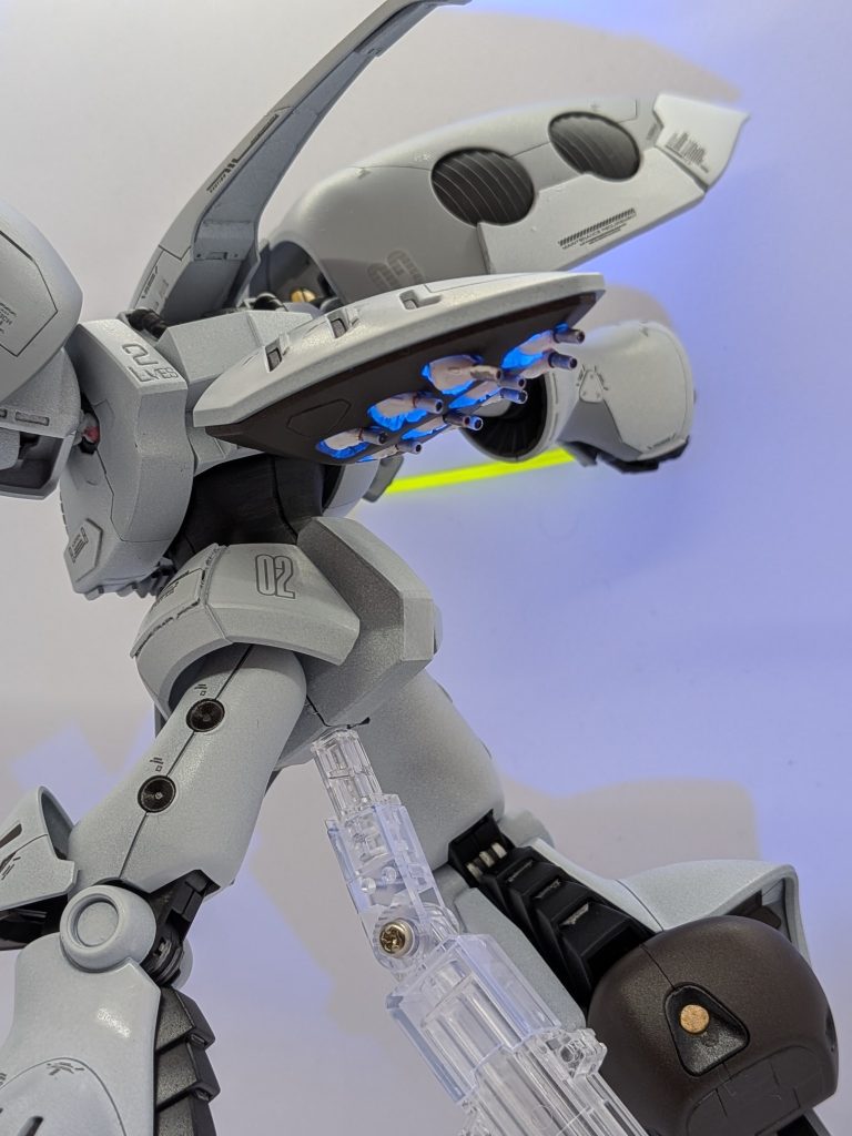 ビットの発射口はブラックライトでピカります。