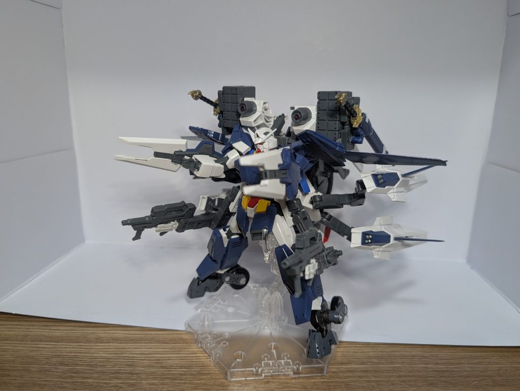 シールドライフル×2　AGE1フルグランサの武装、前腕部に装着するタイプだが、他の武器を使う際に干渉するため、マニピュレーターを使用する武装を運用する際に、腰部サブアームにマウントさせておくことも可能。拡散ビームキャノン×2　背部ユニット前面に2門装備。収束させるよりも拡散させるほうに重点を置いている。弾幕形成や迎撃が得意。アーマー内ミサイル　AGE1フルグランサの武装6連装ミサイルポッド×2　背部ユニット側面装備されている。ある程度の追尾も含めて厚い弾幕となるブルパップマシンガン×2　一般的なマシンガンで、背部の変形用ユニットに懸架されている。予備兵装兼牽制などのために使用する。
