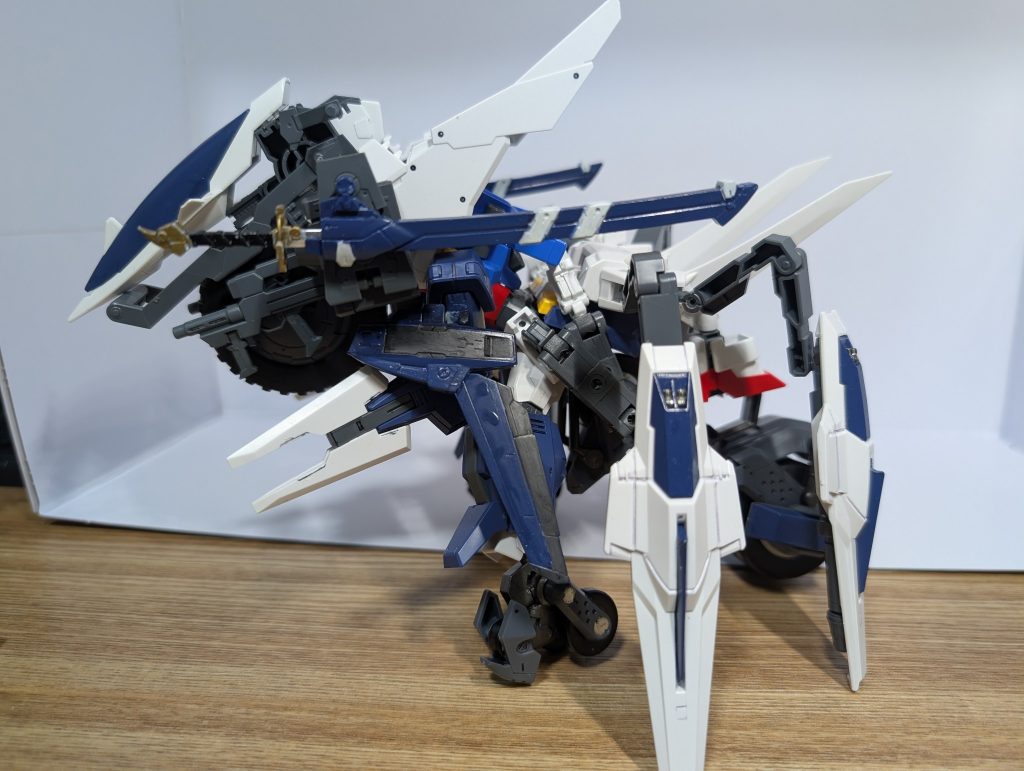&nbsp;この異形はヴェイガン機を参考にAGE1へ技術を取り入れたと考えられる。