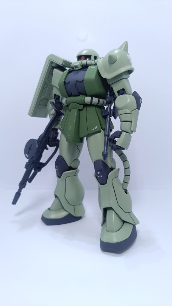 ガンダムカラーMSグリーンの半光沢が凄く気に入ったので、その部分はトップコート吹いていません。あと武装もトップコートなし。