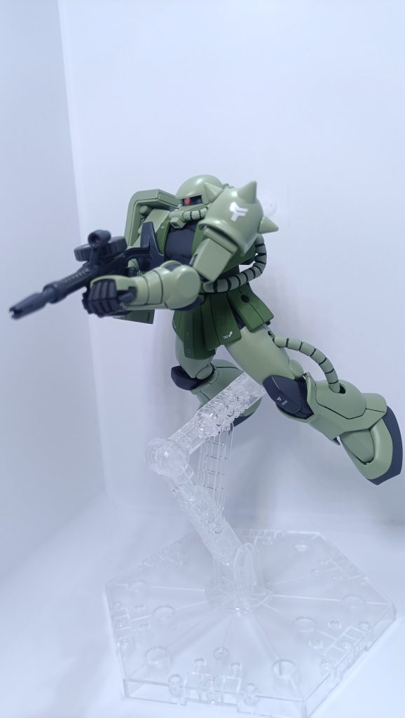 幼少期、初めて一人で組めたのが旧キット1/144量産型ザクでした。あれから40年。感慨深い。