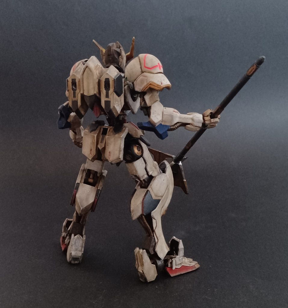 このキットね安いのに造形がしっかりしててお値段以上のガンプラだと思うんだけどパーツの裏に肉抜き穴が随所にあるのが難点かな💦