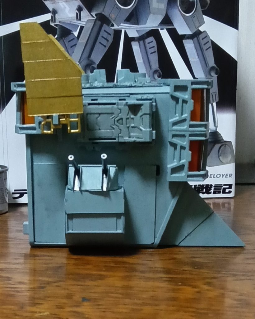 側面から。対空砲はペットボトルの蓋です。