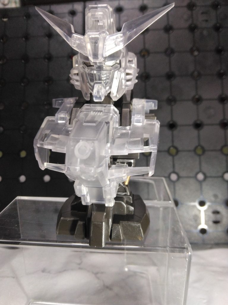 クリア装甲のメカニカル部分。こちらは土台フレームのシリンダーとマスク部分のモールドを塗装。