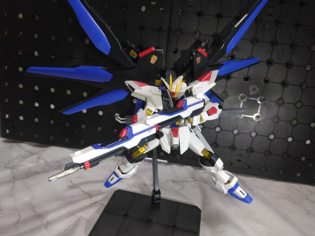 せっかくなのでストフリらしいポーズも。ライフル連結ポーズ。