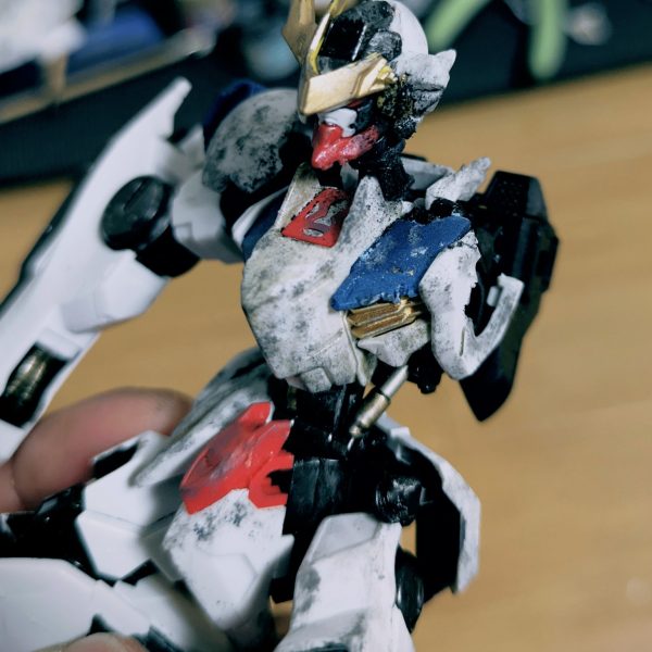 約2年ぶりにガンプラ製作を再開…思い入れのある機体と共に、また充実した時間を過ごしていきたいと思います。もっと悪魔っぽく、火星の王っぽく仕上げていきます。（3枚目）