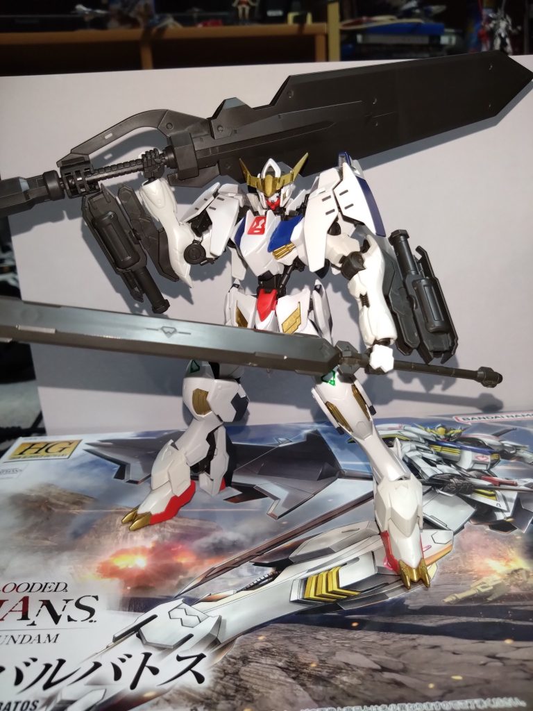 また、胴体がルプスレクスなので肩関節の保持力が強くヘルムヴィーゲリンカーの大剣を持たせても、重さに負けず構える事が出来ます。