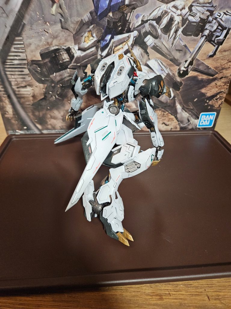 腰部のサイドアーマーのディティールは気にいってます。